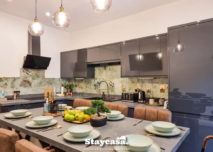 Spacious 5Br Home In Leafy Withington